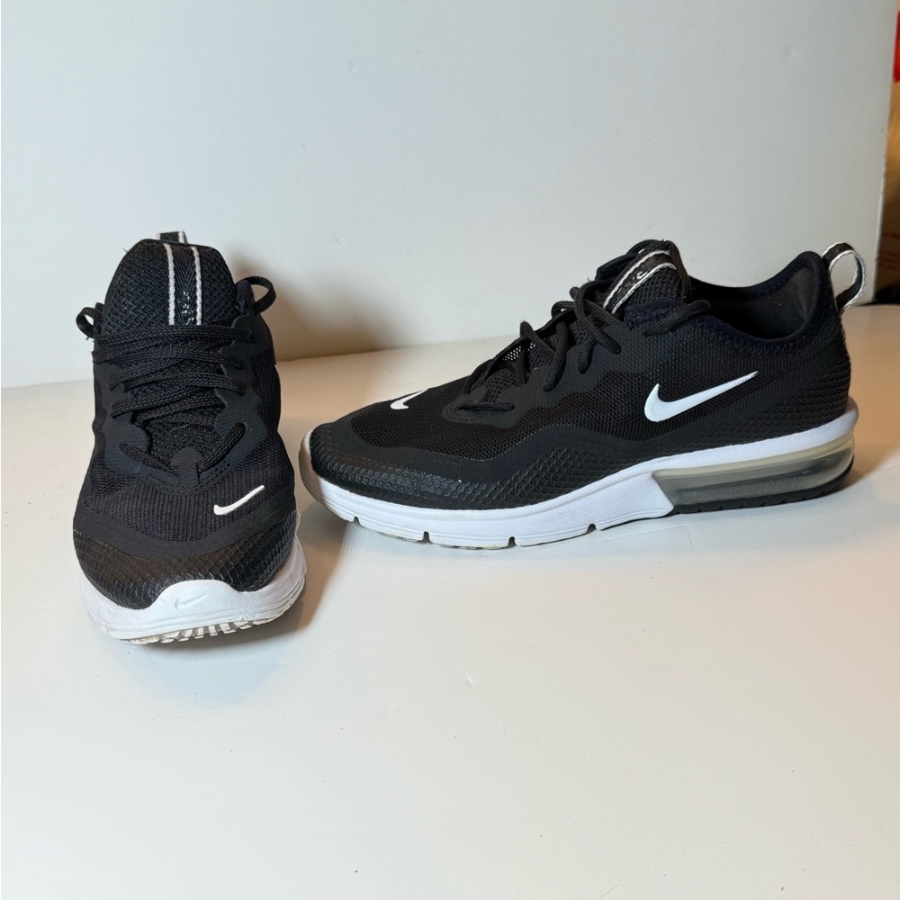 Nike Air Max Sequent 4.5 in a black Size 7
